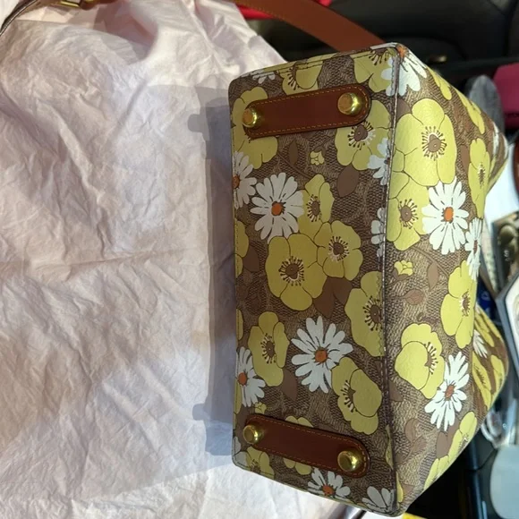 Signature coach flowered Willow crossbody handbag - Picture 2 of 4